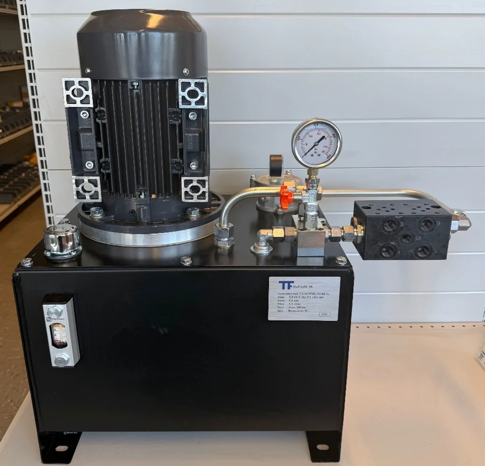Hydraulaggregat med TF Hydraulik-skylt – komplett hydraulaggregat för snabb leverans