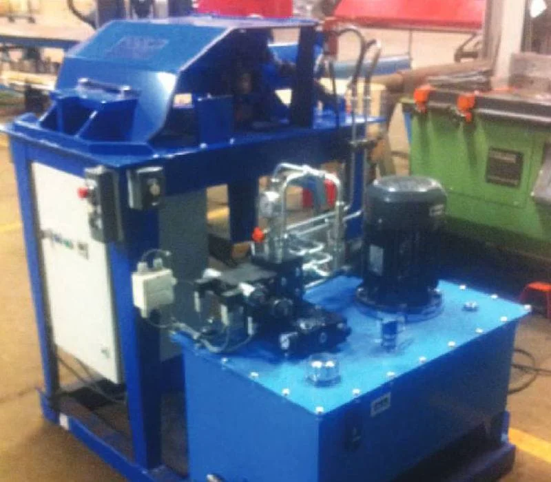 Hydrauldriven bockmaskin för armeringsjärn